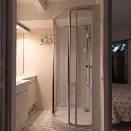 T2 Avec Terrasse, Clim Et Parking - Fr-1-803-79 Apartment *
