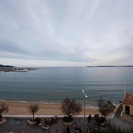 T2 Avec Terrasse, Clim Et Parking - Fr-1-803-79 Le Lavandou