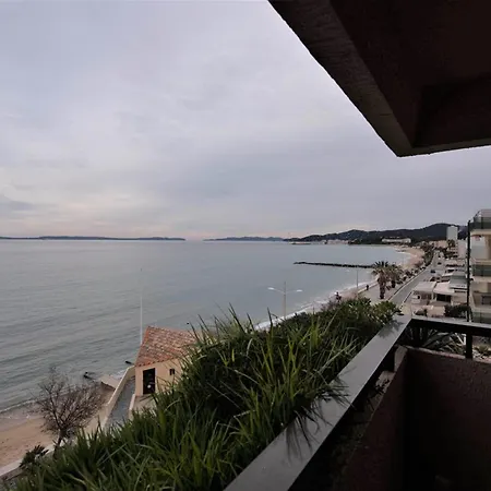 T2 Avec Terrasse, Clim Et Parking - Fr-1-803-79 * Le Lavandou